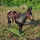 Miniatura Mula com Arreio Banana Completo – Artesanal